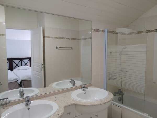 photo de la salle de bain de l'étage